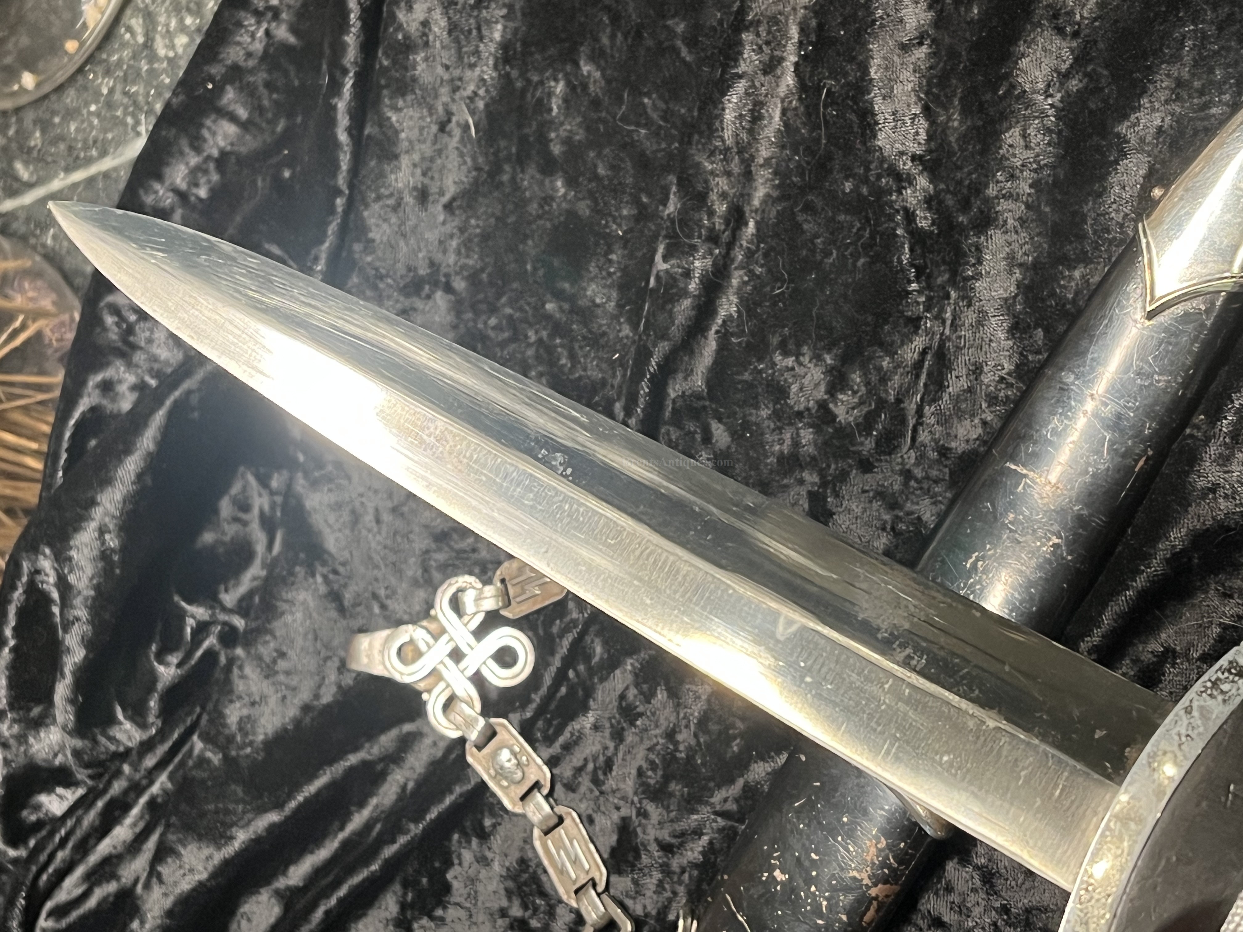 SS Officers M-1936 Chained Dagger With Portapee. 